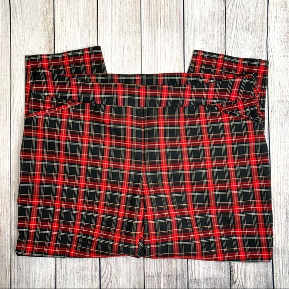 Terra & Sky Red & Black Plaid Cropped Pants - Picture 3 of 8